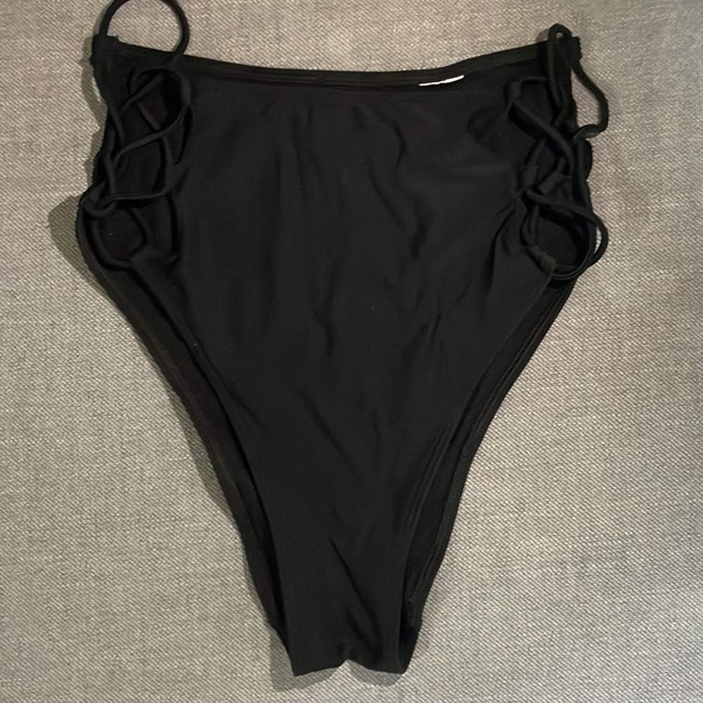 Abercrombie & Fitch Black High Waisted Bikinis. - Picture 3 of 6